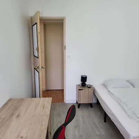 Dans Meuble Equipe Δωμάτια σε οικογενειακή κατοικία