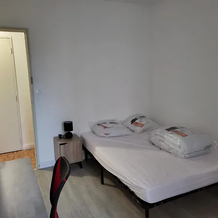 Dans Meuble Equipe Δωμάτια σε οικογενειακή κατοικία *