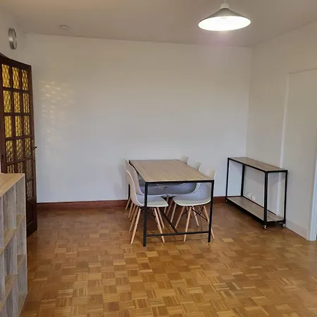 Dans Meuble Equipe Ανγκουλέμ